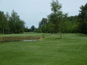 Par 3 mit Wasserhindernissen